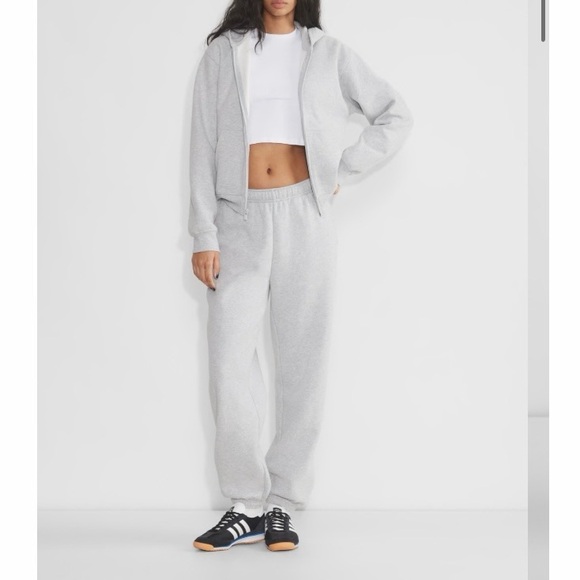 Aritzia Pants - ARITZIA Sweatfleece Cozy Fleece ‘Mega Fit’ in light gray - Size Small